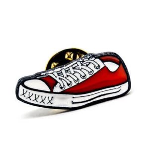 Pins Académicos – Ténis vermelhos